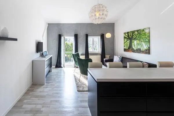 Ferienwohnung Kietz-Domizil Waren (Müritz) - Wohnraum mit Balkon  Kietz-Domizil