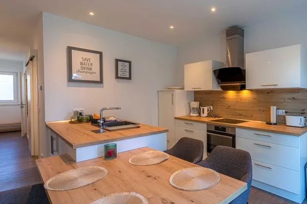 Ferienwohnung Sebastian Malchow - Küche mit Essbereich  Sebastian