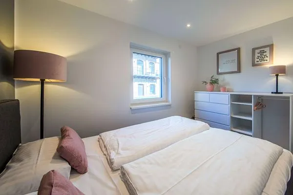 Ferienwohnung Sebastian Malchow - Schlafzimmer mit Doppelbett und Kleiderschrank  Sebastian