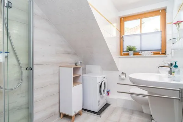 Badezimmer mit Dusche Ferienpark Freesenbruch Reihenhaus 5b - Seehund