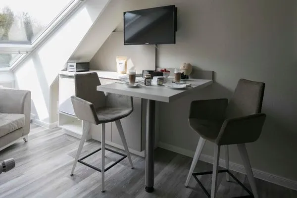 Esstisch  Gästehaus Orion - Doppelzimmer 6