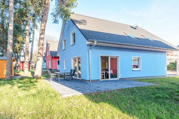 Ferienwohnung Merlin Nest Röbel/Müritz - Hausansicht mit Garten  Merlin Nest