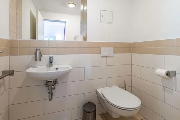 Ferienwohnung Fischadler Blick in das Gäste-WC  Fischadler
