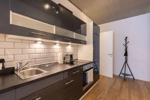 Küche / Küchenzeile  LÜTTES LOFT Ap. 04