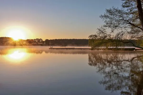 Ferienwohnung Haubentaucher Sonnenuntergang über den Loppiner See  Haubentaucher