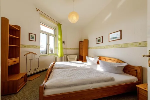 Ferienwohnung Oase am See Waren (Müritz) - geräumiges Schlafzimmer  Oase am See