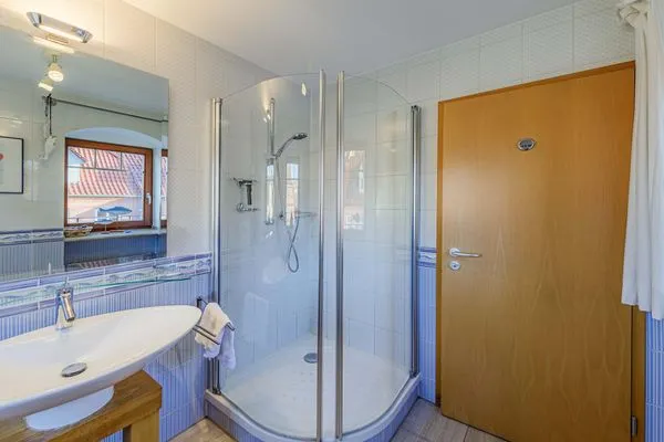 Ferienwohnung Hafenloge Waren (Müritz) - Bad mit Dusche  Hafenloge