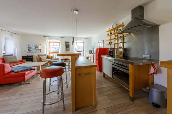 Ferienwohnung Hafenloge Waren (Müritz) - Wohnzimmer mit mondäner Aussicht  Hafenloge