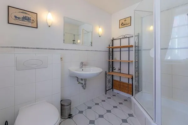 Ferienwohnung Hochzeitskoje Waren Badezimmer mit Dusche  Hochzeitskoje