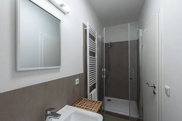 Ferienwohnung Family Suite Badezimmer mit Glasdusche  Family Suite