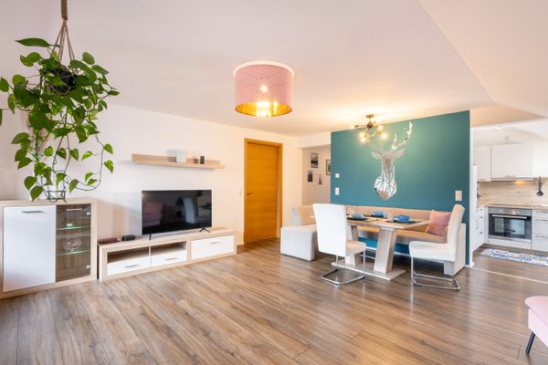  Ferienwohnung Griabig Ferienwohnungen in Schwangau - Küche, Essbereich, Wohnzimmer