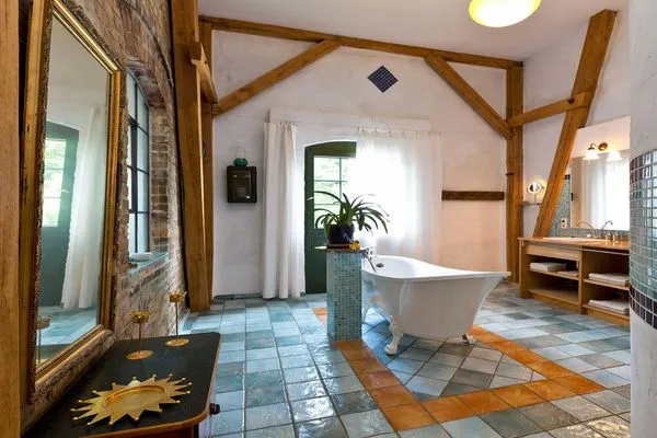 Ferienwohnung Blauregen Waren (Müritz) - gräumiges Badezimmer  Blauregen