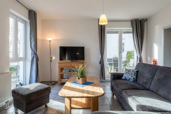 Ferienwohnung Siegel Waren (Müritz) - Wohnraum mit Blick zum See  Siegel