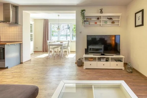 Ferienwohnung Kietz-Flair Waren (Müritz) - Wohnzimmer mit Seeblick  Kietz-Flair