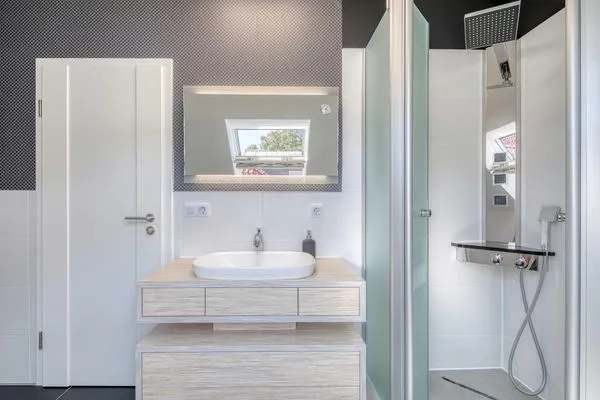 Ferienwohnung SeeSuite Waren (Müritz) - modernes Badezimmer  SeeSuite