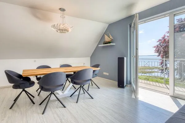 Ferienwohnung SeeSuite Waren (Müritz) - Wohnzimmer mit Seeblick  SeeSuite