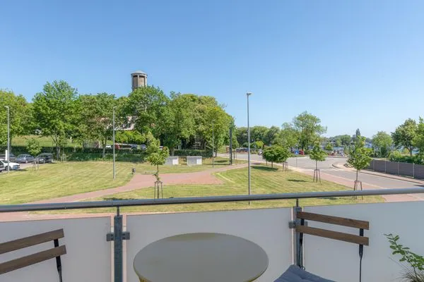 Blick auf Sehenswürdigkeit  Hafensegler