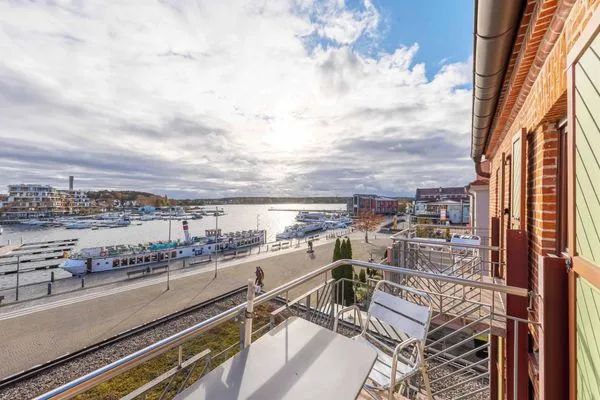Ferienwohnung Yachthafenflair Waren (Müritz) - Balkon mit Seeblick  Yachthafenflair