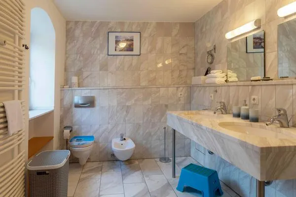 Ferienwohnung Yachthafenflair Waren (Müritz) - schönes Badezimmer  Yachthafenflair