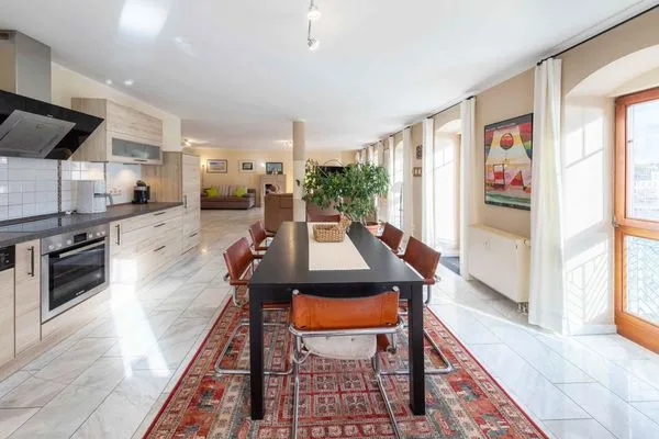 Ferienwohnung Yachthafenflair Waren (Müritz) -  Wohnraum mit Küchenzeile und Essbereich  Yachthafenflair