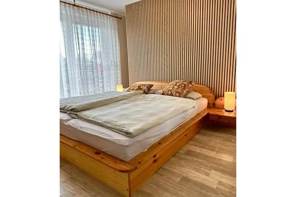 Schlafzimmer mit Doppelbett  Bahnhofstraße 10 - Wohnung 4