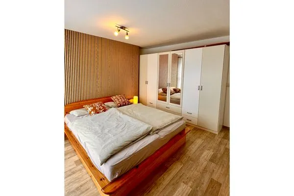 Schlafzimmer mit Doppelbett  Bahnhofstraße 10 - Wohnung 4