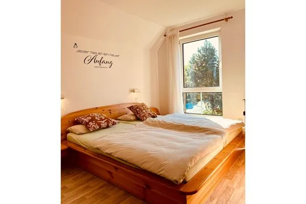 Schlafzimmer mit Doppelbett  Bahnhofstraße 10 - Wohnung 4