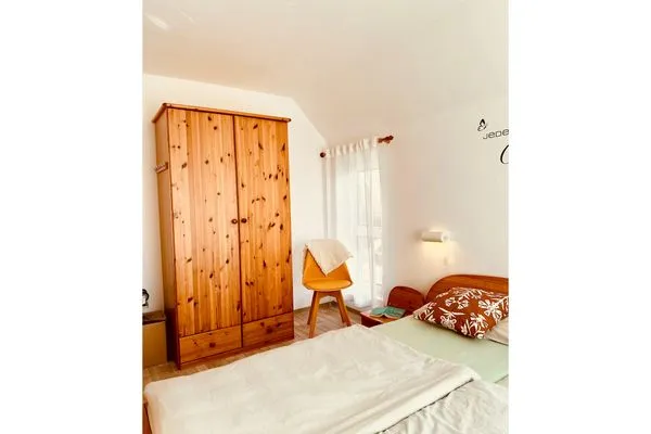 Schlafzimmer mit Doppelbett  Bahnhofstraße 10 - Wohnung 4