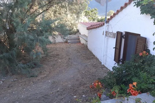 Beach access  Lakkos