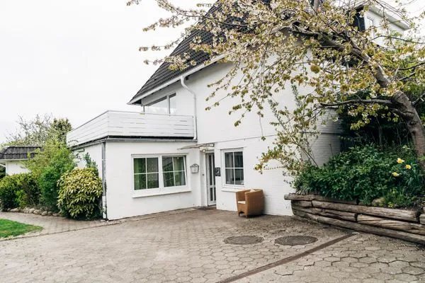 Fassade / Eingang  A- Ostseeperle