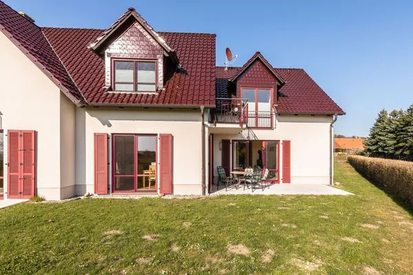 Ferienwohnung Storchenflug Göhren-Lebbin - Außenansicht auf das Haus  Storchenflug