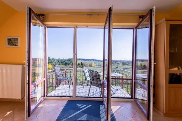 Ferienwohnung Storchenhorst Balkon mit Sitzmöbeln  Storchenhorst