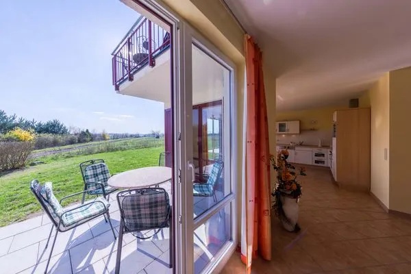 Ferienwohnung Storchenruh Blick auf die Terasse  Storchenruh