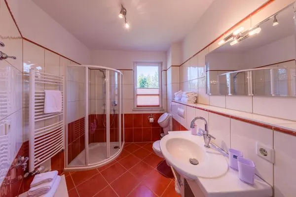 Ferienwohnung Storchenruh Badezimmer mit Dusche  Storchenruh