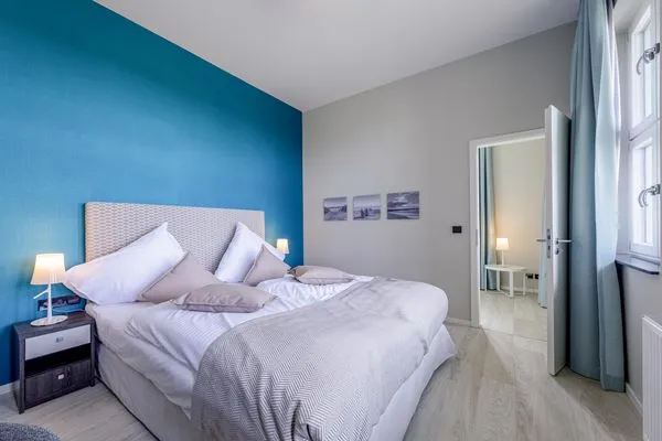 Ferienwohnung Panorama-Utkiek Seefahrtschule Wustrow Schlafzimmer mit Boxspringbett  Panorama-Utkiek