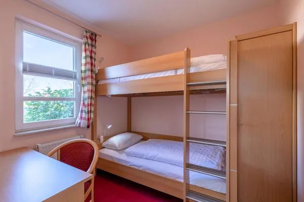 Ferienwohnung Storchenrast Göhren-Lebbin - Schlafzimmer mit einem Etagenbett  Storchenrast