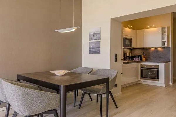 Ferienwohnung Sonnenblume Ostseebad Wustrow Wohnzimmer mit separaten Essbereich  Sonnenblume