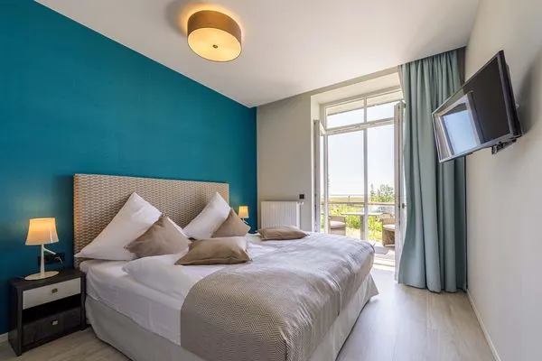 Ferienwohnung Sonnenblume Ostseebad Wustrow Schlafzimmer mit Boxspringbett  Sonnenblume