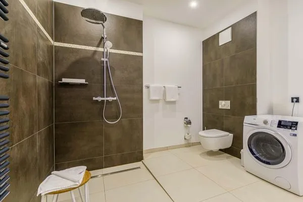 Ferienwohnung Gänseblümchen Ostseebad Wustrow - Bad mit Waschmaschine  Gänseblümchen