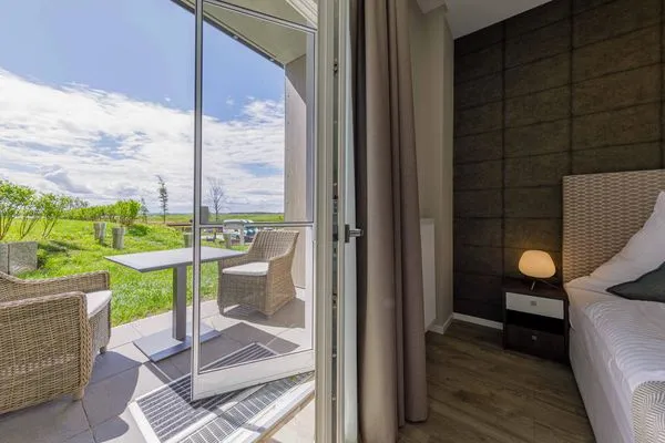 Ferienwohnung Gänseblümchen Ostseebad Wustrow - Schlafzimmer mit Terrasse  Gänseblümchen