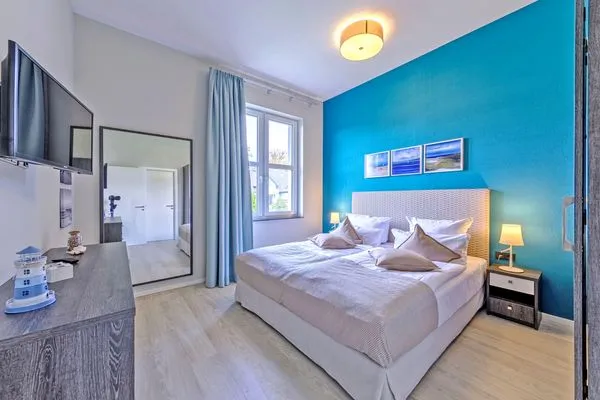 Ferienwohnung Lütt Matten Wustrow - ZweiWasser Alte Seefahrtschule Schlafzimmer  Lütt Matten