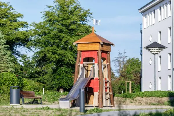 Ferienwohnung Lütt Matten Wustrow - ZweiWasser Alte Seefahrtschule Spielplatz  Lütt Matten