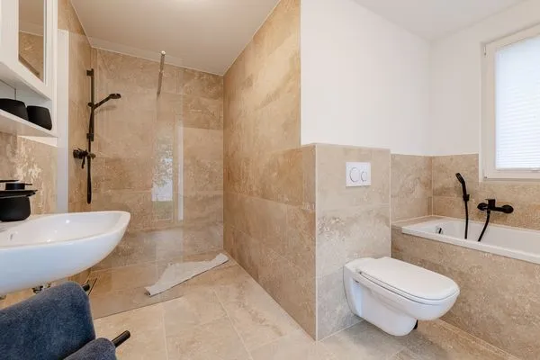 Badezimmer Haffperle Strandgold - moderne Ferienwohnung in Strandnähe