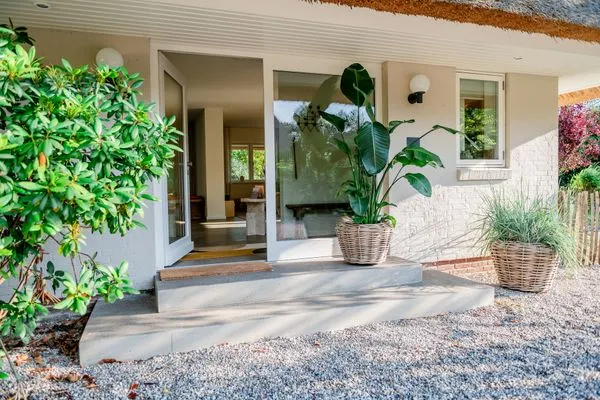 Fassade / Eingang  Gegen den Wind