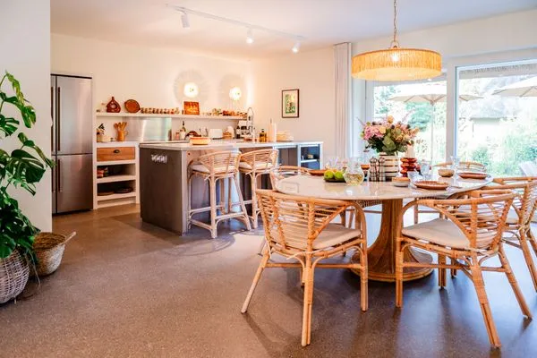 Küche / Küchenzeile  Gegen den Wind