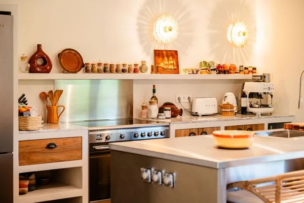 Küche / Küchenzeile  Gegen den Wind