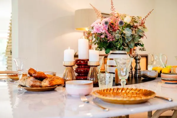 Dekoratives Detail  Gegen den Wind