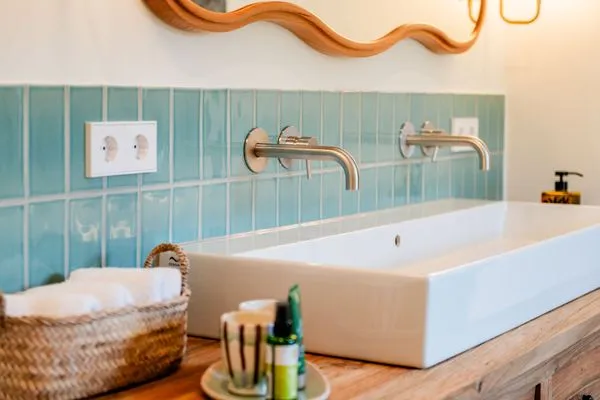 Badezimmer  Gegen den Wind