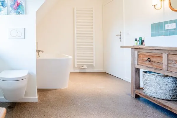 Badezimmer  Gegen den Wind