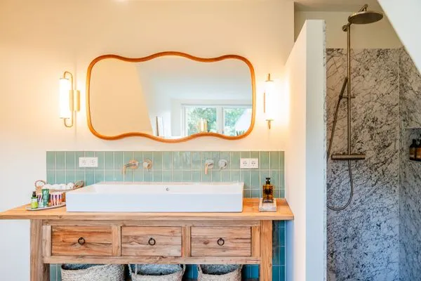 Badezimmer  Gegen den Wind